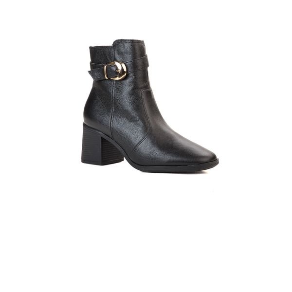 Bota Bebecê Clássica em Couro Bico Redondo com Pulseira e Fivela